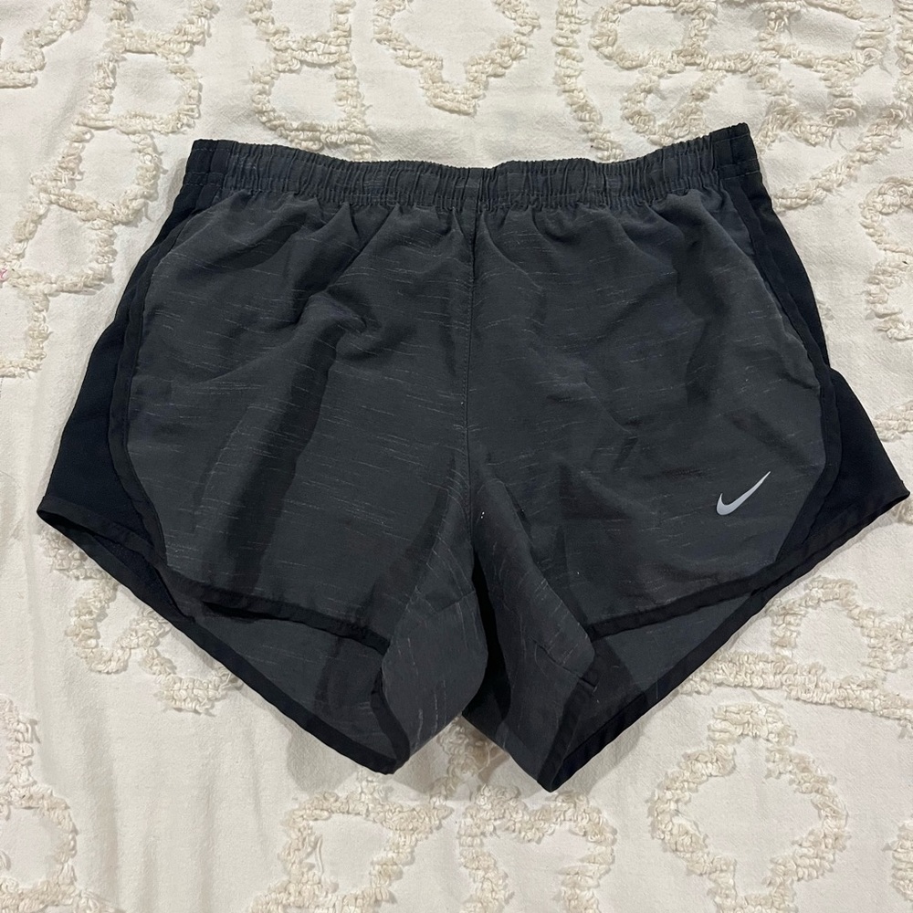 Girls gray Nike athletic shorts, size: medium